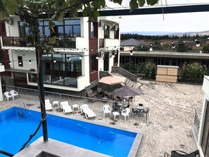 Seasonal outdoor pool, open 8:00 AM to 10:00 PM, pool umbrellas - Dreamvilla tbilisi (Tbilisi)
