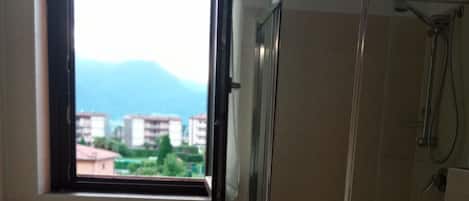 Apartment, 1 Bedroom, Smoking, Balcony | Bathroom