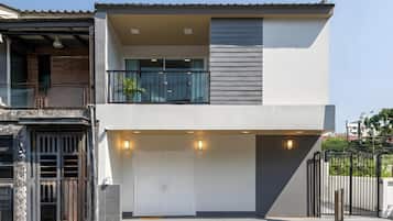 Deluxe Villa, City View | Exterior detail