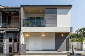 Exterior detail - Bangkok's Most Beautiful Modern  Villa (Bangkok)