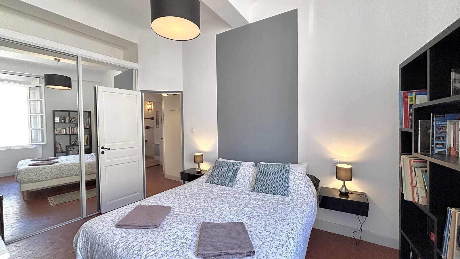 2 habitaciones, escritorio, tabla de planchar con plancha y wifi 