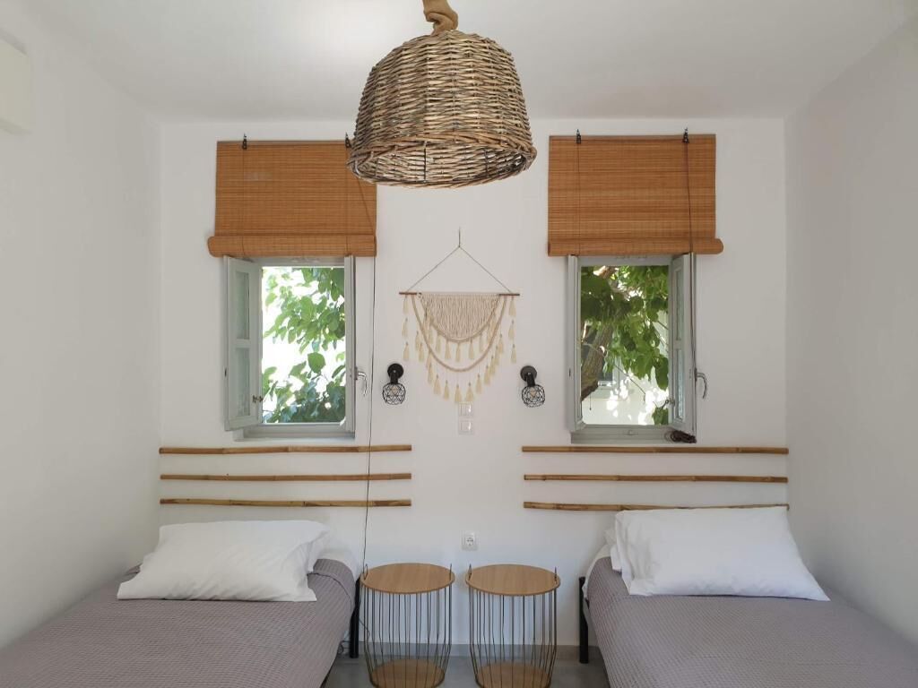 Kahden hengen huone (yksi tai kaksi sänkyä), parveke, näköala lomakeskukseen | Silitysrauta/-lauta, ilmainen Wi-Fi