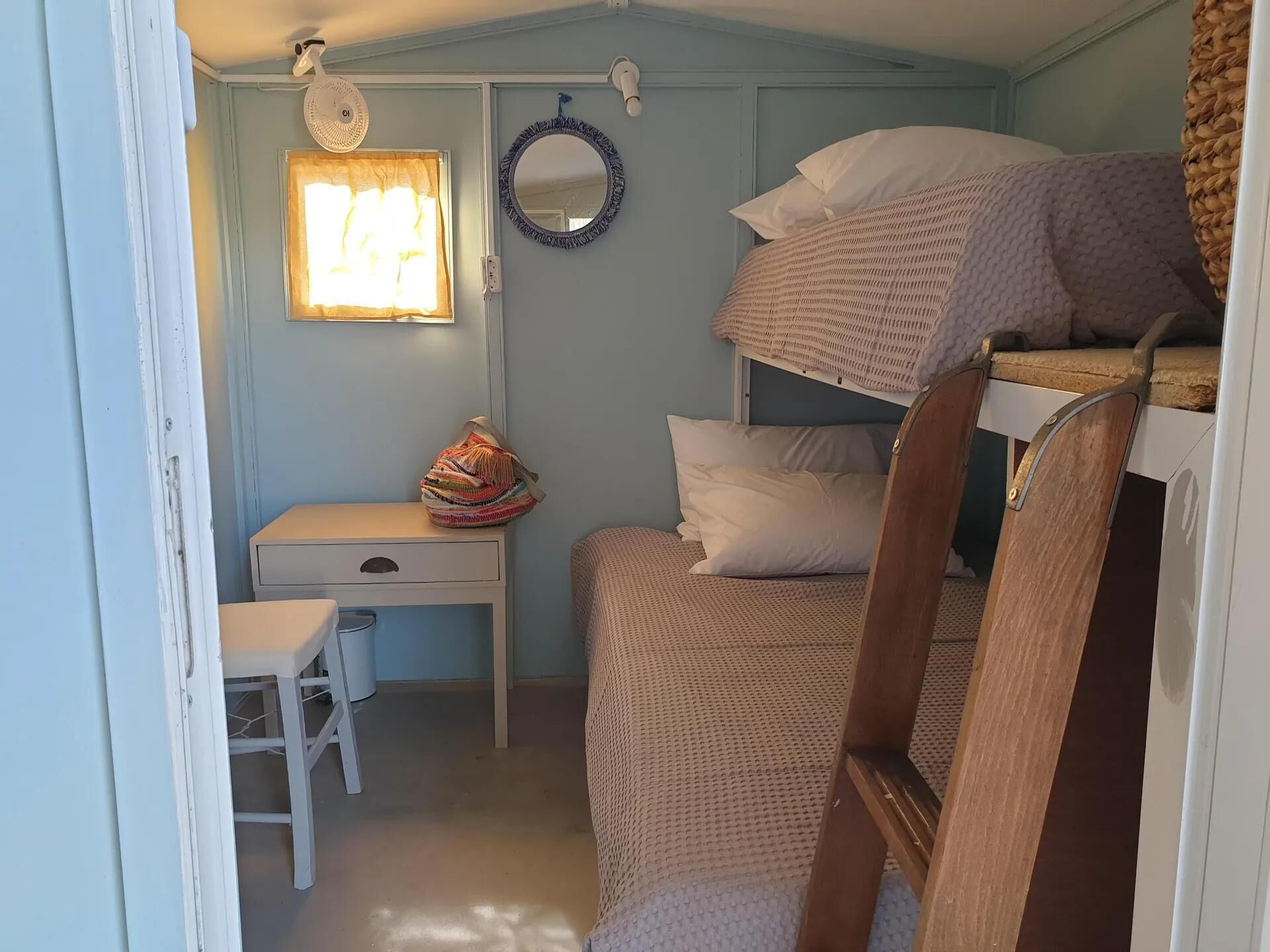 Mökki, jaettu kylpyhuone, näköala lomakeskukseen | Silitysrauta/-lauta, ilmainen Wi-Fi