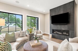 Smart TV - New build retreat, pool, views, popular area (Kiawah Island)