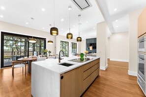 Fridge, microwave, oven, stovetop - New build retreat, pool, views, popular area (Kiawah Island)