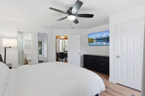 5 bedrooms, free WiFi, bed sheets - Shaver Escape – Hot Tub Cabin Retreat with AC + Forest Views (Shaver Lake)