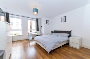 1 bedroom, iron/ironing board, WiFi, bed sheets - Modern apartment for your Belfast stay (Belfast)