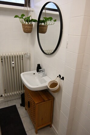 تجهيزات دش، مجففات شعر، مناشف