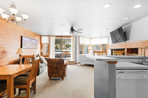 Lakeside Keystone Condo Walk to Lake Minutes to Lifts Shops and Dining