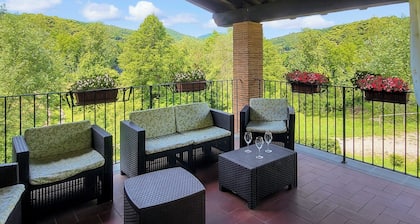 Beautifully renovated detached barn, private infinity pool. Walk to restaurant.