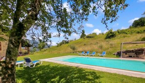 Outdoor pool - Beautifully renovated detached barn,  private infinity pool. Walk to restaurant. (Castelnuovo di Garfagnana)