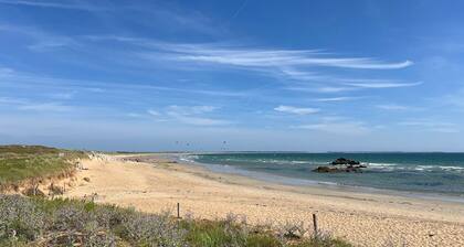 Holiday Home “Ty Mamm Gozh” 400 m from Beach, Sea View, Private Terrace, Wi-Fi