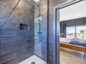 Shower, hair dryer, towels - Sun, Moon, Star I - Amazing 1 bedroom apartment in Quelfes (Quelfes)
