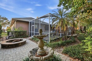 House, 3 Bedrooms | Outdoor dining - Charming 3br Oasis Comfort, Pool & Sunshine 3 Bedroom Home (Valrico)