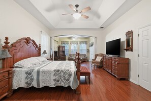 House, 3 Bedrooms | 3 bedrooms, laptop workspace, iron/ironing board, free WiFi - Charming 3br Oasis Comfort, Pool & Sunshine 3 Bedroom Home (Valrico)