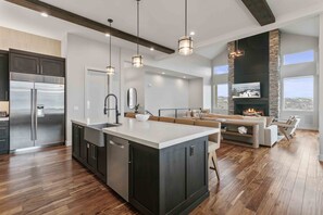 A modern kitchen with a large island, stainless steel appliances, and pendant lighting. - Easy East Village Ski Access Hot Tub 5br 5 Bedroom Home (Heber City)