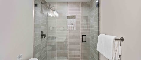 Casa, 5 habitaciones | Baño | Toallas y shampoo