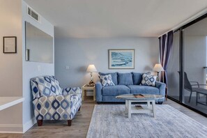 Condo, 1 Bedroom | Ruang tamu