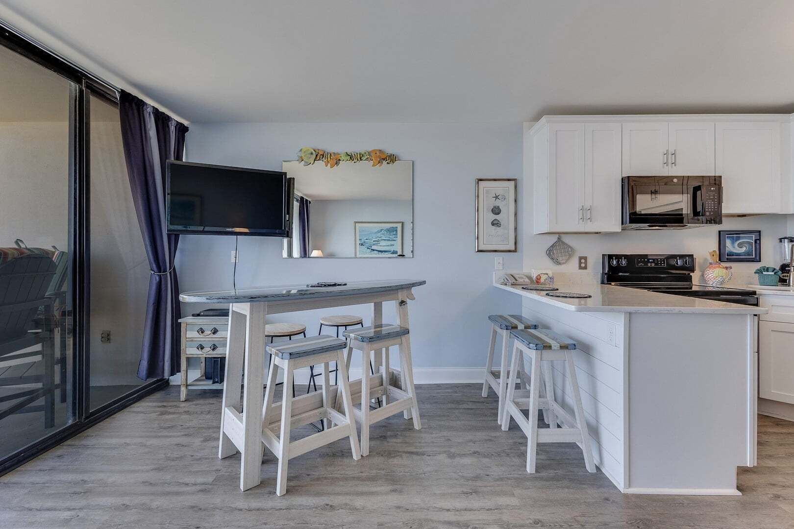 Condo, 1 phòng ngủ | Bếp riêng | Tủ lạnh, lò nướng, dụng cụ pha cà phê/trà, lò nướng bánh mì 