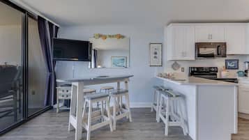 Appartement, 1 slaapkamer | Privékeuken | Een koelkast, een oven, een koffiezetapparaat/waterkoker