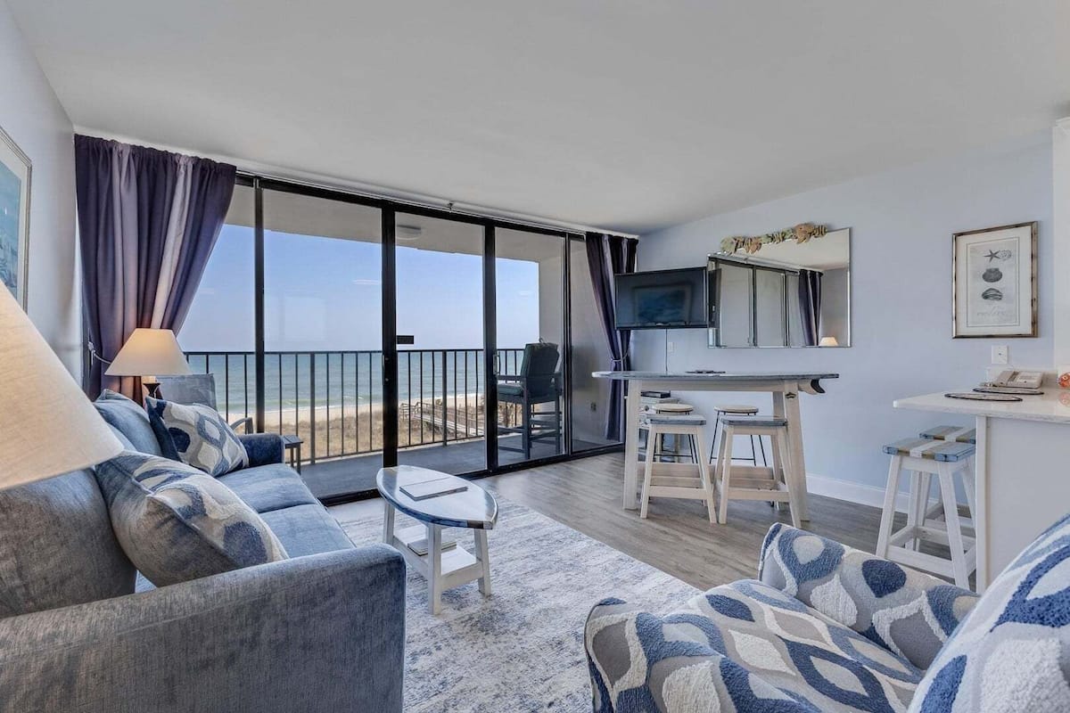 Condo, 1 phòng ngủ | Khu phòng khách