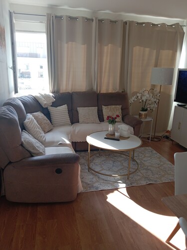 Chambre/parking gratuit et bus devant