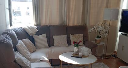 Chambre/parking gratuit et bus devant