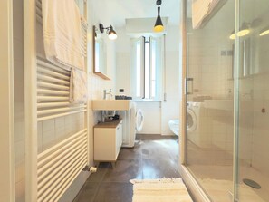 Shower, hair dryer, towels - Casa Moretto, near University & Metro (Milano)