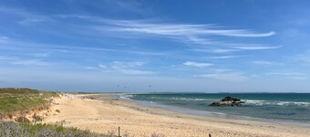 The Grand Cottage, 400 m from the Beach, Sleeps 11