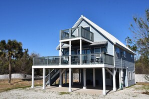 Exterior - Coastal Cottage |Huge Sun Deck |Boat Parking |Just 4 Blocks to Gulf Of Mexico (Port St Joe)