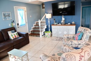Smart TV - Coastal Cottage |Huge Sun Deck |Boat Parking |Just 4 Blocks to Gulf Of Mexico (Port St Joe)