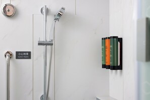 Basic Single Room, Lake View | Bilik Mandi | Kelengkapan dandanan diri percuma, pengering rambut, tuala disediakan 