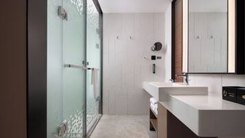 Basic Single Room, Lake View | Bilik Mandi | Kelengkapan dandanan diri percuma, pengering rambut, tuala disediakan