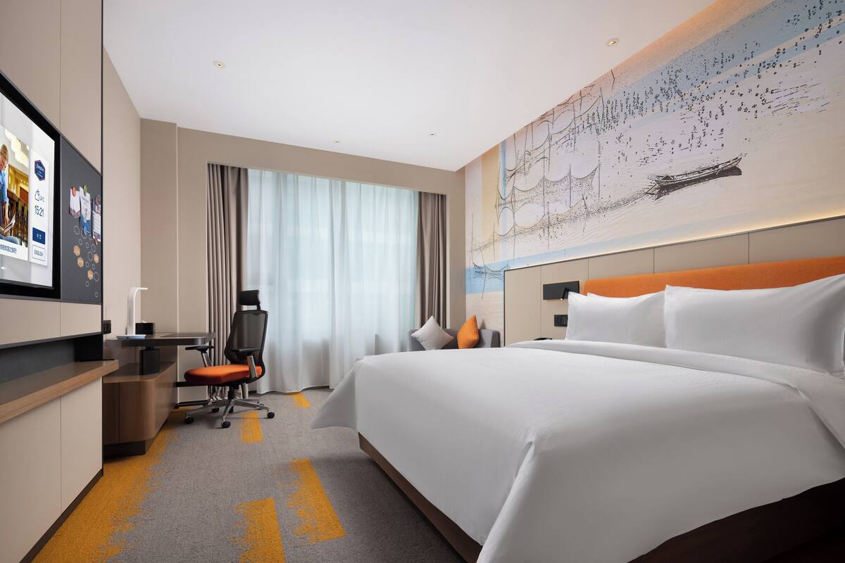 Basic Single Room | Minibar, soundproofing, cribs (free), WiFi (free)