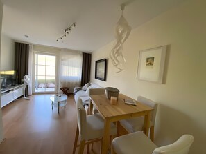 TV - Dog-Friendly Apartment H1 005 (Spalt)