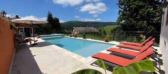 Bed and Breakfast 'La Chambre De Jaxel' with Mountain View, Shared Pool and Wi-Fi