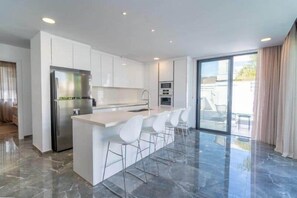 Fridge, microwave, oven, stovetop - Panorama Luxury Summer Villa (Paralimni)