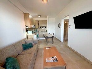 TV - Golden Nest by the Sea (Larnaca)