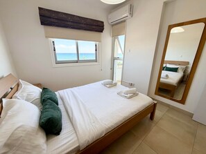 1 bedroom, iron/ironing board, WiFi, bed sheets - Golden Nest by the Sea (Larnaca)