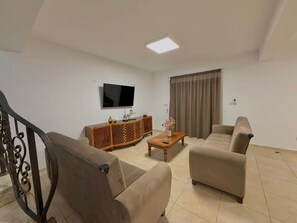 TV, fireplace, table tennis