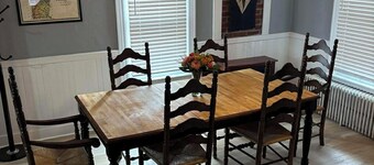 Bright and Cheery 3 Bedroom Home w/Wifi and Laundry