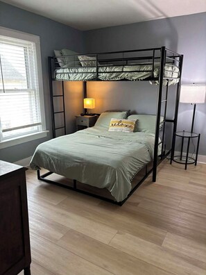 3 chambres, fer et planche à repasser, accès à Internet, literie fournie