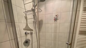 Ducha, secador de pelo, toallas