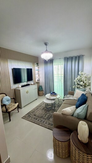 Living area - 2-bedroom apartment in tranquil Santo Domingo Este with AC (Santo Domingo Este)