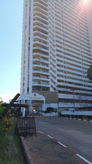 Room, 1 Bedroom, Accessible, Smoking | Exterior