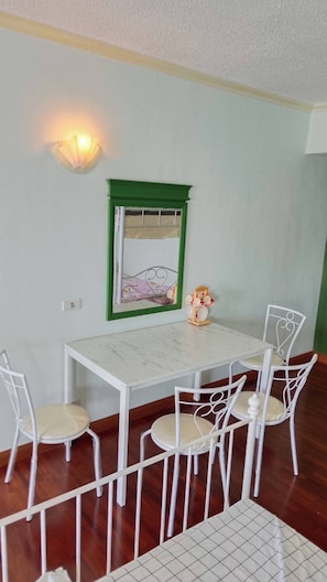 Habitación, 1 habitación, accesible para personas con discapacidad, fumadores | Comedor