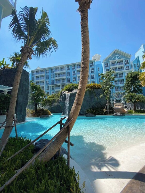 Room, 1 Bedroom, Accessible, Smoking | Pool