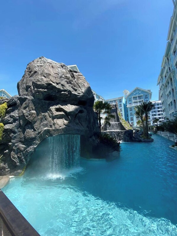 Room, 1 Bedroom, Accessible, Smoking | Pool