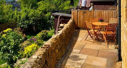 Cosy Brontë Country base with fireplace and free parking