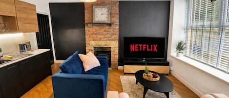 Télévision, cheminée